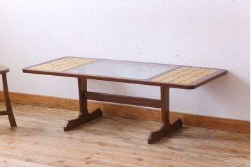 ヴィンテージ家具　G-PLAN 北欧ビンテージ　タイル・ガラス入りセンターテーブル