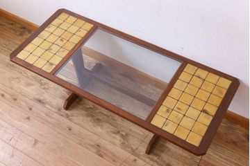 ヴィンテージ家具　G-PLAN 北欧ビンテージ　タイル・ガラス入りセンターテーブル