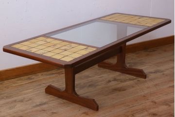 ヴィンテージ家具　G-PLAN 北欧ビンテージ　タイル・ガラス入りセンターテーブル