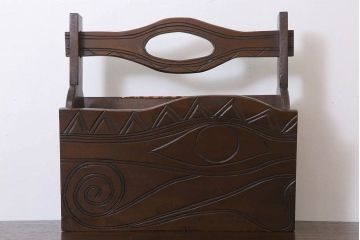 アンティーク雑貨　和製アンティーク　古い木の彫刻入りマガジンラック