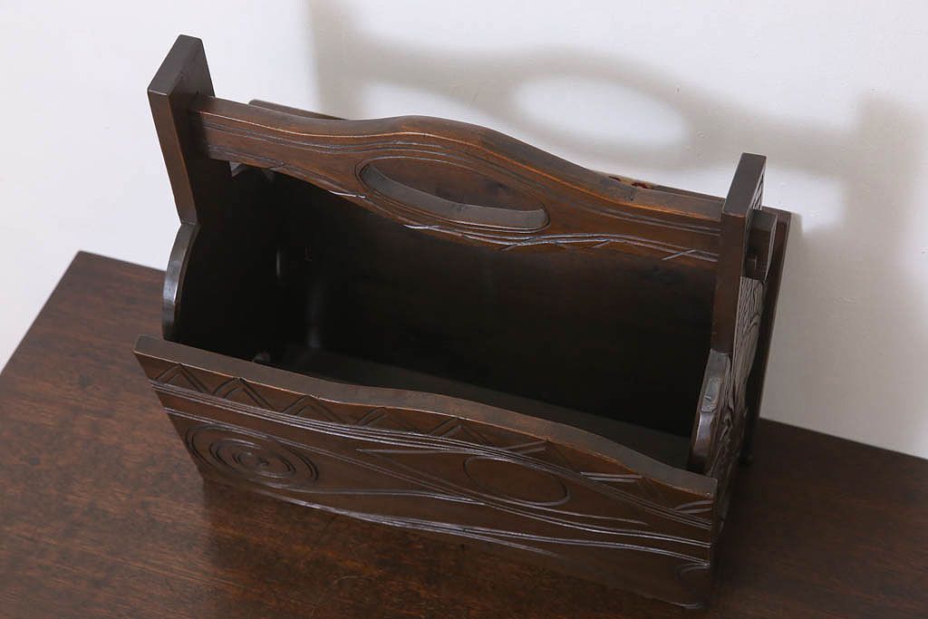 アンティーク雑貨　和製アンティーク　古い木の彫刻入りマガジンラック