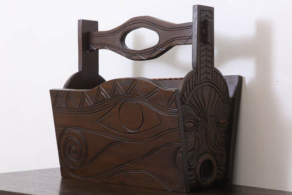 アンティーク雑貨　和製アンティーク　古い木の彫刻入りマガジンラック