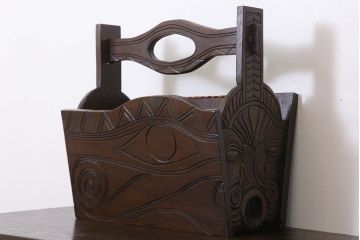アンティーク雑貨　和製アンティーク　古い木の彫刻入りマガジンラック
