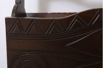 アンティーク雑貨　和製アンティーク　古い木の彫刻入りマガジンラック