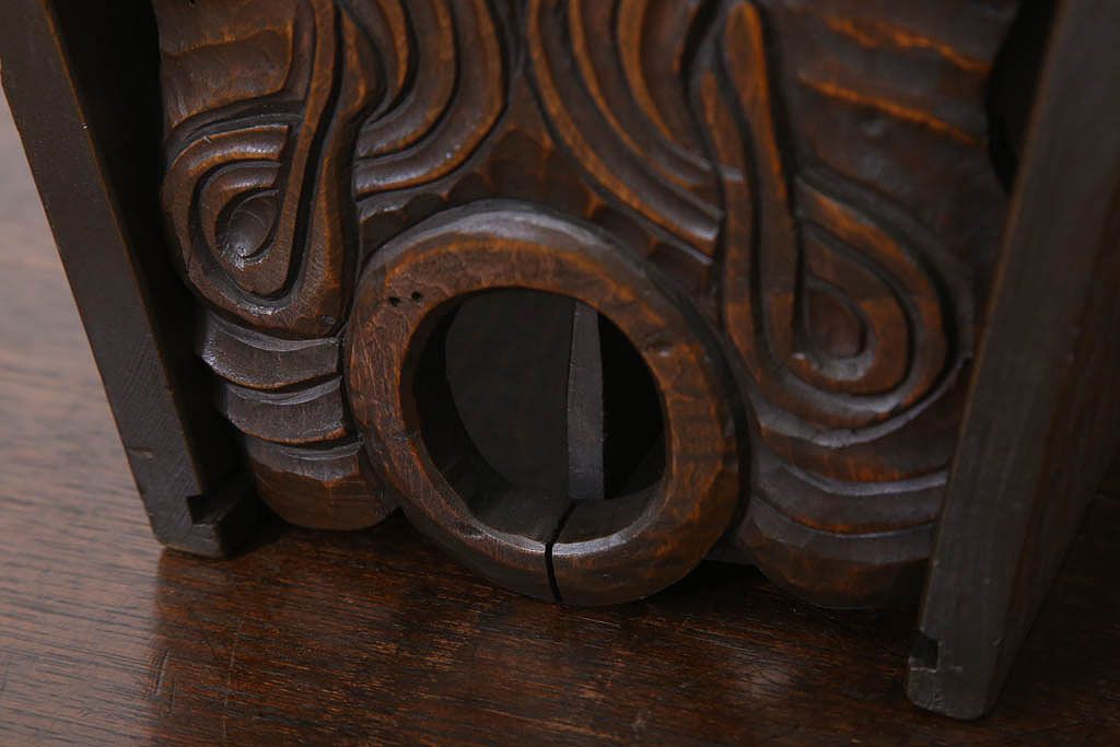 アンティーク雑貨　和製アンティーク　古い木の彫刻入りマガジンラック