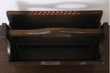 アンティーク雑貨　和製アンティーク　古い木の彫刻入りマガジンラック