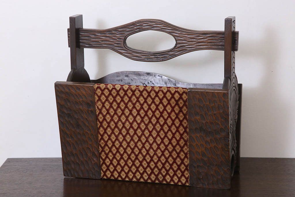 アンティーク雑貨　和製アンティーク　古い木の彫刻入りマガジンラック