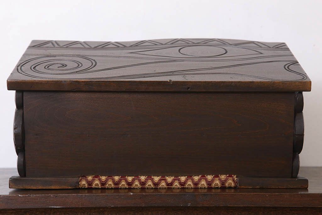 アンティーク雑貨　和製アンティーク　古い木の彫刻入りマガジンラック