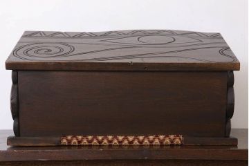 アンティーク雑貨　和製アンティーク　古い木の彫刻入りマガジンラック