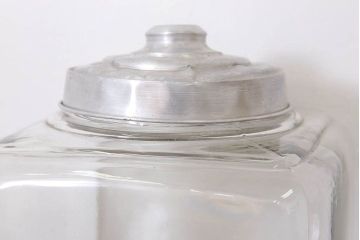 アンティーク雑貨　昭和レトロ　蓋付き!アンティークのガラス瓶(ビン)