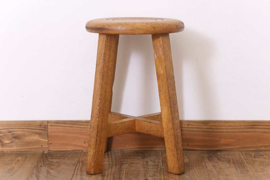 アンティーク家具　ラワン材製　和製アンティークのシンプルな丸スツール(1)