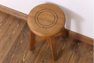 アンティーク家具　ラワン材製　和製アンティークのシンプルな丸スツール(1)