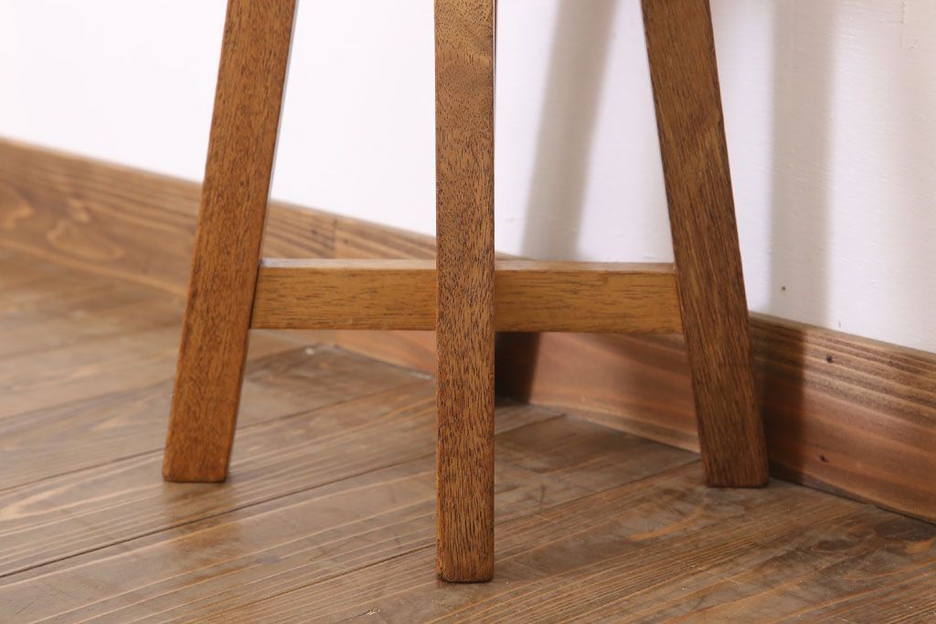 アンティーク家具　ラワン材製　和製アンティークのシンプルな丸スツール(1)