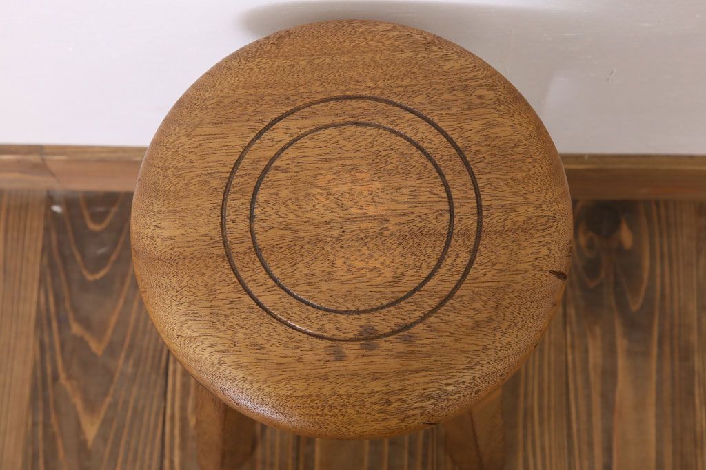 アンティーク家具　ラワン材製　和製アンティークのシンプルな丸スツール(1)