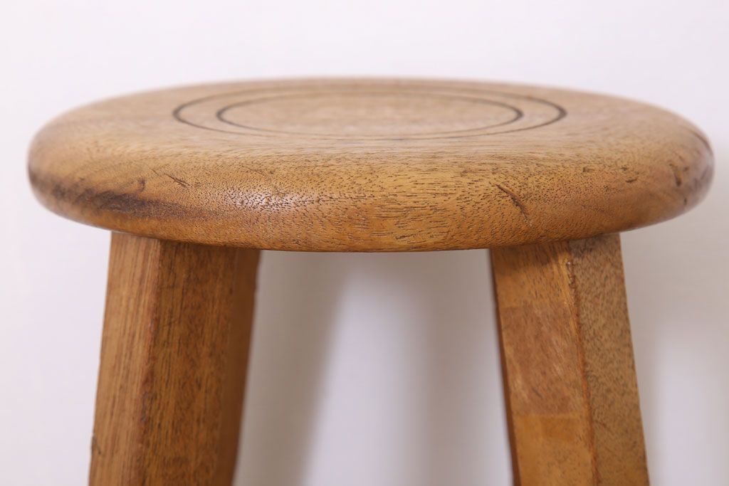 アンティーク家具　ラワン材製　和製アンティークのシンプルな丸スツール(1)