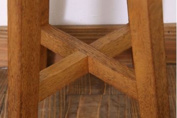 アンティーク家具　ラワン材製　和製アンティークのシンプルな丸スツール(1)