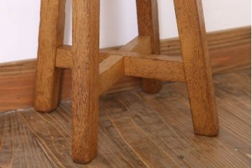 アンティーク家具　ラワン材製　和製アンティークのシンプルな丸スツール(1)