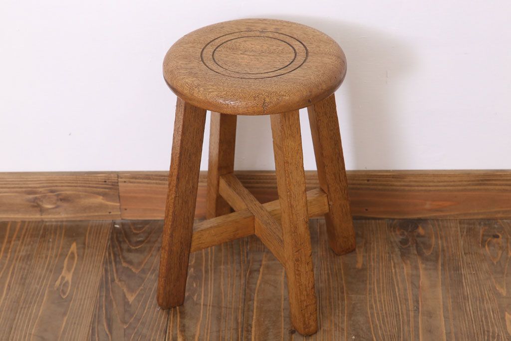 アンティーク家具　ラワン材製　和製アンティークのシンプルな丸スツール(1)