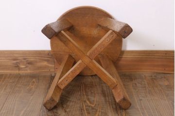 アンティーク家具　ラワン材製　和製アンティークのシンプルな丸スツール(1)