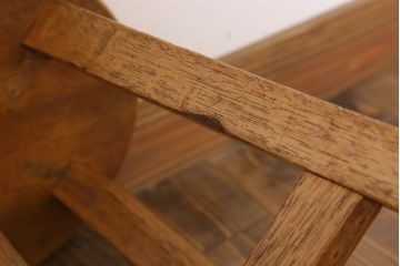 アンティーク家具　ラワン材製　和製アンティークのシンプルな丸スツール(1)