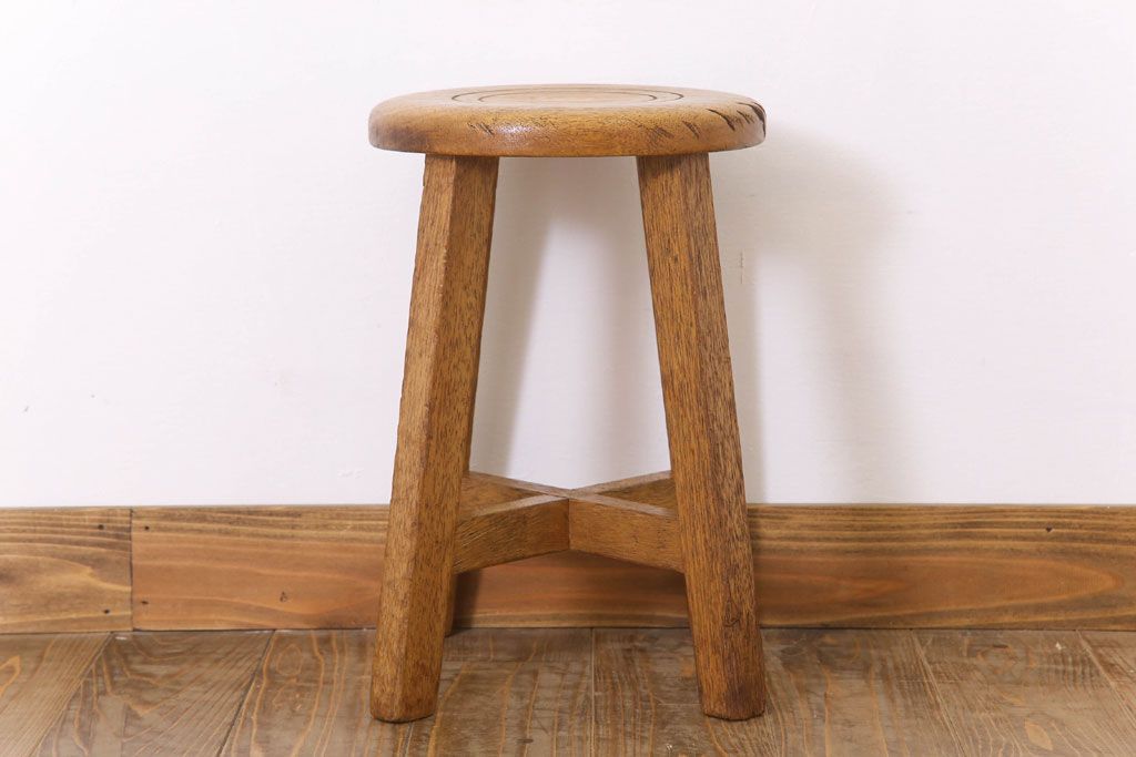アンティーク家具　ラワン材製　和製アンティークのシンプルな丸スツール(2)