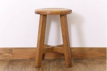 アンティーク家具　ラワン材製　和製アンティークのシンプルな丸スツール(2)