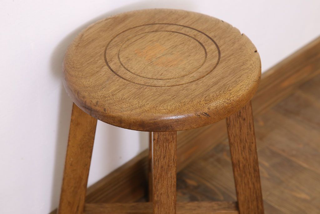 アンティーク家具　ラワン材製　和製アンティークのシンプルな丸スツール(2)