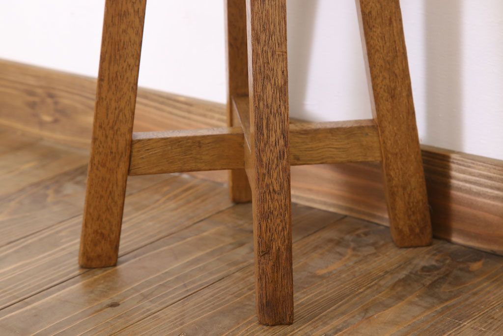 アンティーク家具　ラワン材製　和製アンティークのシンプルな丸スツール(2)