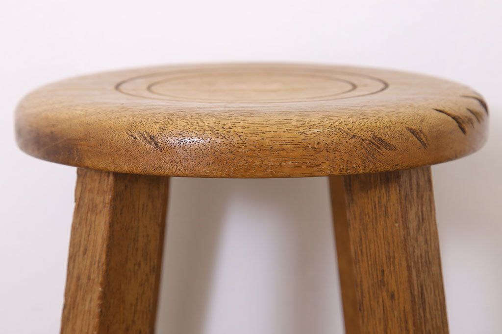 アンティーク家具　ラワン材製　和製アンティークのシンプルな丸スツール(2)