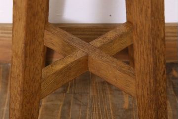 アンティーク家具　ラワン材製　和製アンティークのシンプルな丸スツール(2)