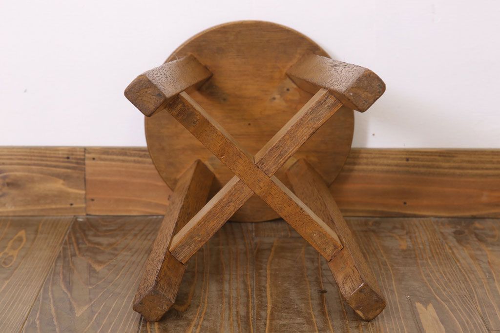 アンティーク家具　ラワン材製　和製アンティークのシンプルな丸スツール(2)