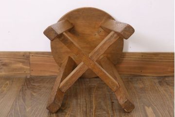 アンティーク家具　ラワン材製　和製アンティークのシンプルな丸スツール(2)