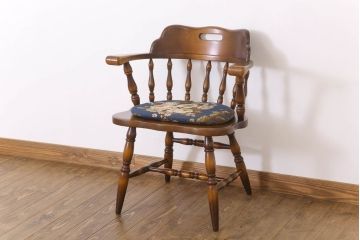 中古美品　飛騨産業　キツツキマーク　クッション付きビンテージアームチェア(1)