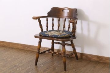 中古美品　飛騨産業　キツツキマーク　クッション付きビンテージアームチェア(2)