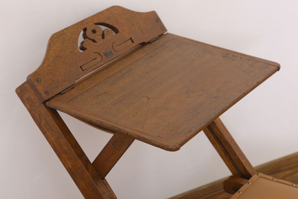 アンティーク家具　和製アンティーク　古い木製のリーディングデスク(折りたたみ式学習机)(1)