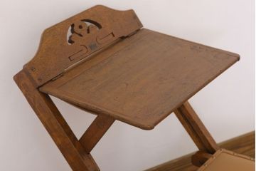 アンティーク家具　和製アンティーク　古い木製のリーディングデスク(折りたたみ式学習机)(1)