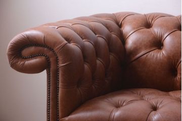 ヴィンテージ家具　イギリスビンテージ　本革製　ディスティンクティブ チェスターフィールドソファ