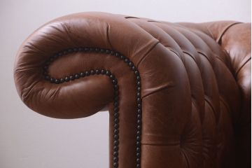 ヴィンテージ家具　イギリスビンテージ　本革製　ディスティンクティブ チェスターフィールドソファ