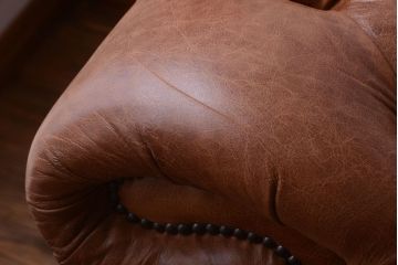 ヴィンテージ家具　イギリスビンテージ　本革製　ディスティンクティブ チェスターフィールドソファ
