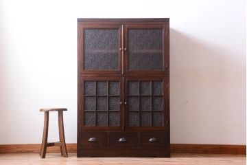 アンティーク家具　ダイヤガラス入り　大正ロマン　古いナラ材製のアンティーク食器棚(戸棚)
