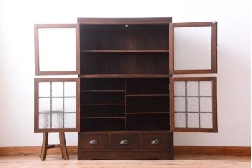 アンティーク家具　ダイヤガラス入り　大正ロマン　古いナラ材製のアンティーク食器棚(戸棚)