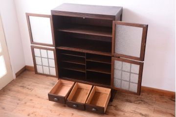 アンティーク家具　ダイヤガラス入り　大正ロマン　古いナラ材製のアンティーク食器棚(戸棚)