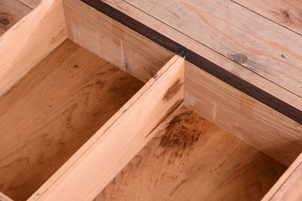 アンティーク家具　ダイヤガラス入り　大正ロマン　古いナラ材製のアンティーク食器棚(戸棚)