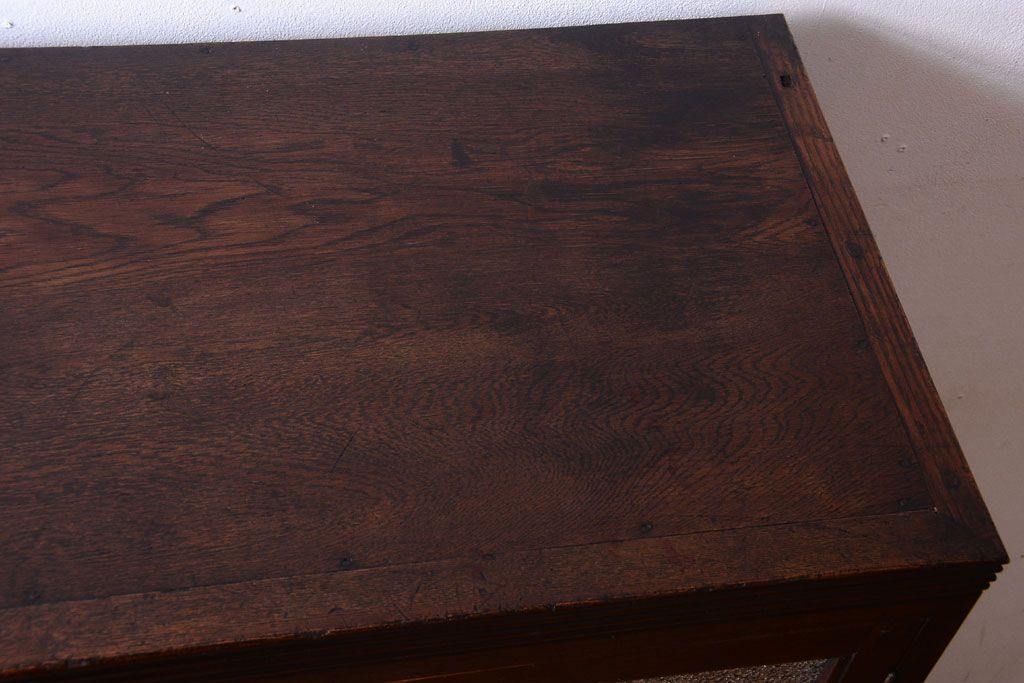 アンティーク家具　ダイヤガラス入り　大正ロマン　古いナラ材製のアンティーク食器棚(戸棚)