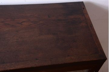 アンティーク家具　ダイヤガラス入り　大正ロマン　古いナラ材製のアンティーク食器棚(戸棚)