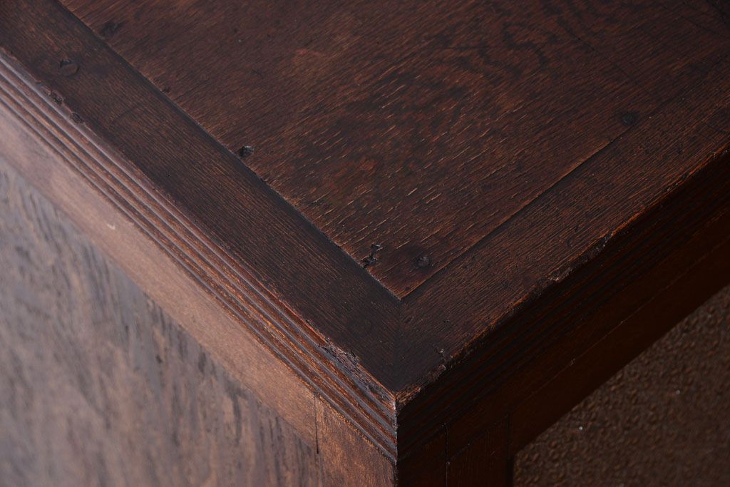 アンティーク家具　ダイヤガラス入り　大正ロマン　古いナラ材製のアンティーク食器棚(戸棚)