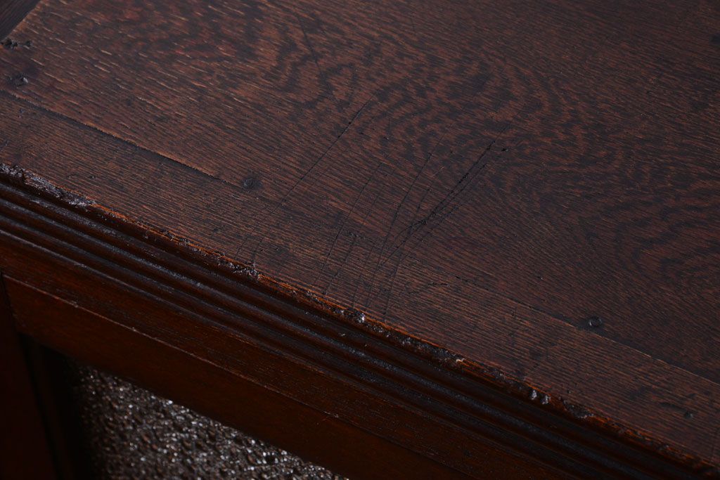 アンティーク家具　ダイヤガラス入り　大正ロマン　古いナラ材製のアンティーク食器棚(戸棚)