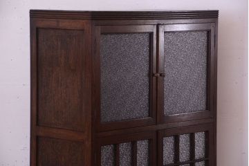 アンティーク家具　ダイヤガラス入り　大正ロマン　古いナラ材製のアンティーク食器棚(戸棚)