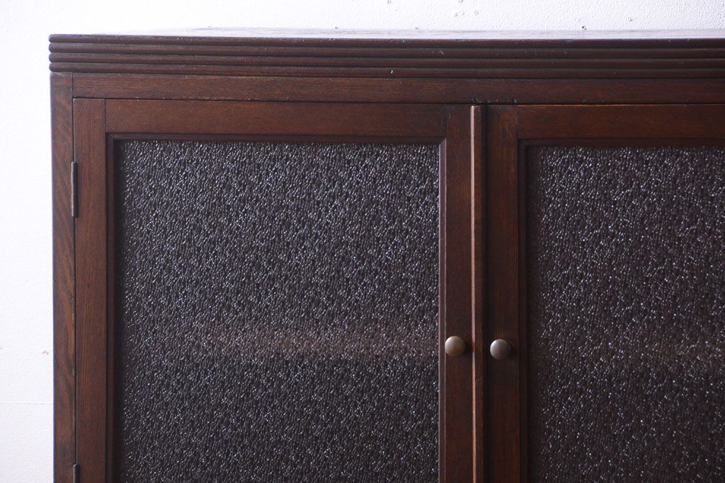 アンティーク家具　ダイヤガラス入り　大正ロマン　古いナラ材製のアンティーク食器棚(戸棚)