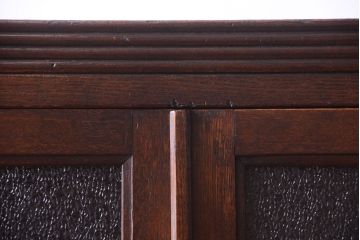 アンティーク家具　ダイヤガラス入り　大正ロマン　古いナラ材製のアンティーク食器棚(戸棚)